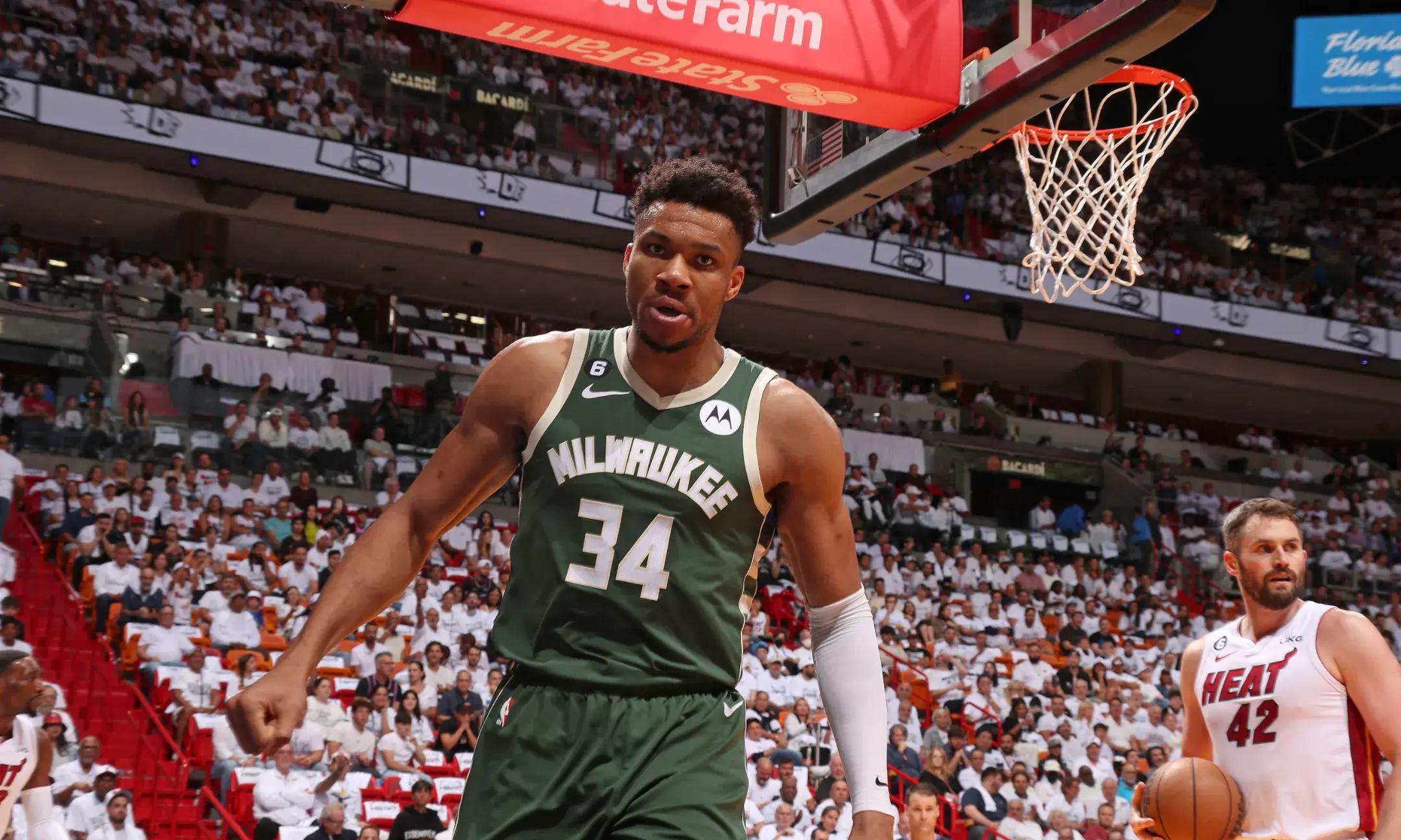 包含赛后密尔沃基雄鹿备战CBA季后赛;临场应变细节曝光;悬念犹存;赛程密集仍需轮换的词条 包含赛后密尔沃基雄鹿备战CBA季后赛;临场应变细节曝光;悬念犹存;赛程密集仍需轮换的词条